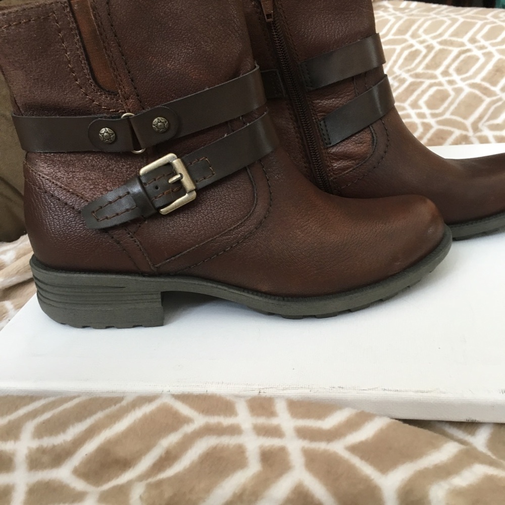 Earth Origin Brown Leather Boots